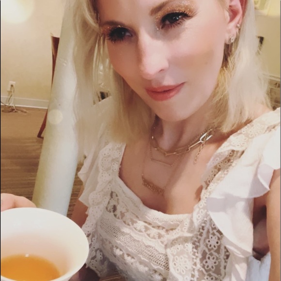 My style thanks for browsing my closet! ☀️💛☀️💛☀️ - Picture 11 of 16